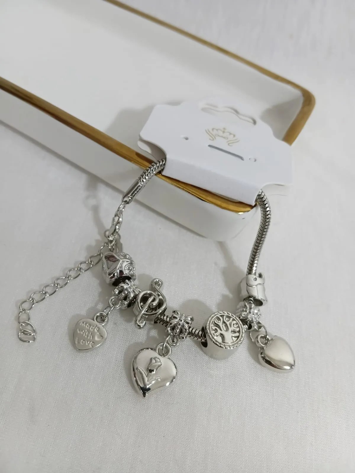 Pulseira prateada berloque — foto 2