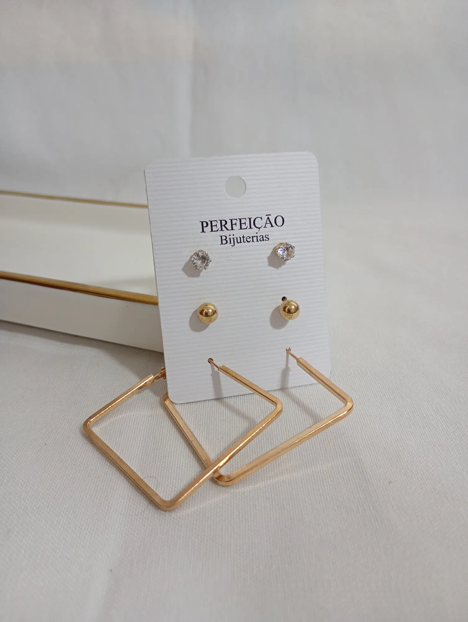 Kit brincos quadrado dourado — foto 1