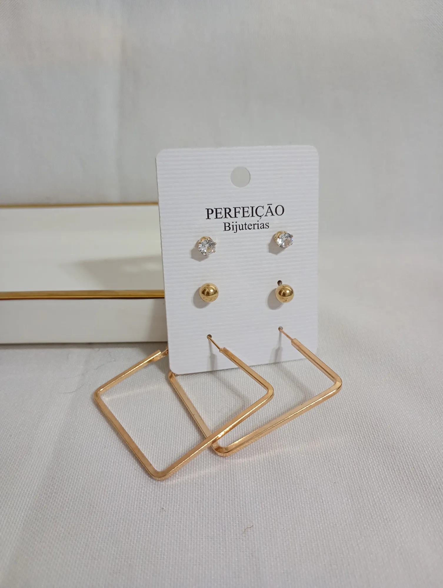 Kit brincos quadrado dourado — foto 2